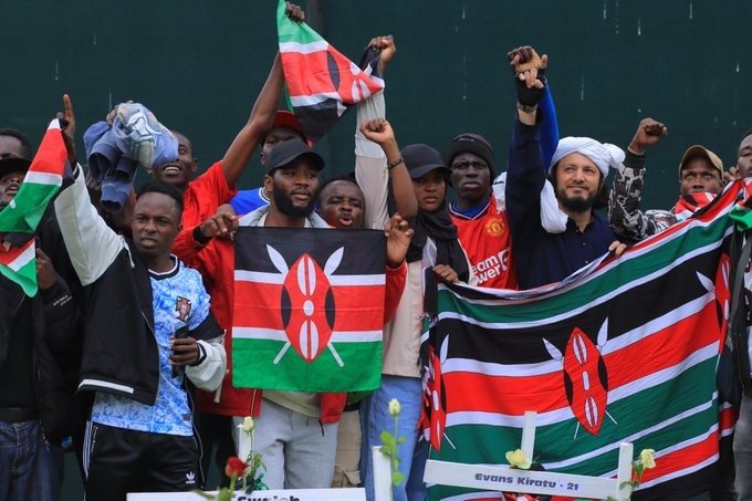 Wakili_MH's tweet photo. 😂😂😂
A Proud Kenyan, Criminal, Terrorist, Saboteur, "Son", I-Phone user, uber user and KFC Client🇰🇪🇰🇪🇰🇪
#Kithure Kindiki
#Matiang'i
#Rigathi Gachagua
#AnitaMustResign
#Kipchumba Murkomen
#NakhumichaMustGo
#Ugandans
#President William Ruto
#BREAKING NEWS https://t.co/WWbIejHvBM