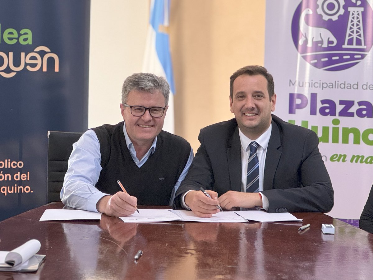 lucascastelli16's tweet photo. PLAZA HUINCUL SE SUMA A EMPLEA NEUQUÉN 

El trabajo será primero para las y los neuquinos, por eso con el intendente @ClauLarraza creamos la oficina de empleo para atender la demanda de las y los vecinos en la ciudad. https://t.co/4om5IyUOSv