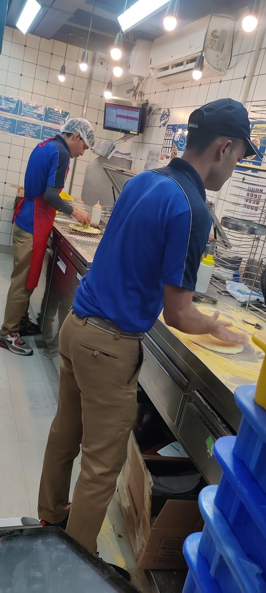 CAKrishanJPR's tweet photo. @dominos_india 
@dominos 
No one using Mask and Hand gloves at the time of cooking 
#unsafe
#gopalpura_jaipur https://t.co/BVscNdmd3y