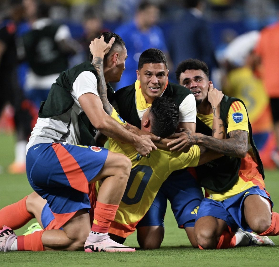 Cuando ya son las 3 de la mañana y suena “realízame en mis sueños por favor….”