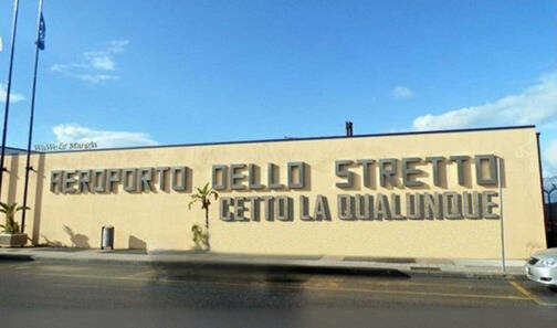 Ecco fatto!
Il truce nipotino padano di Mubarak ha intitolato l'areoporto  #Malpensa a Silvione nazionale. Così facendo si è  ingraziato le TV #mediaset per i prossimi anni. 
La politica. Quella con la P di puttaniere maiuscola.