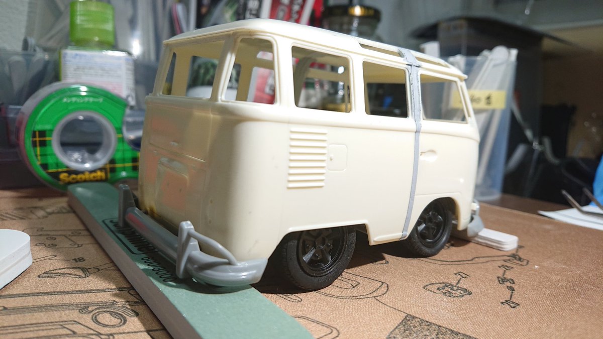 RrKseWnze182842's tweet photo. mini busには5spokes
もうちょい後ろを上げよ
#ハセガワ
#ハセガワワーゲンバス
#hasegawavolkswagent1bus
#volkswagentype2
#factory141
#pcd205が豊富で助かります https://t.co/GHsaKwt9l7