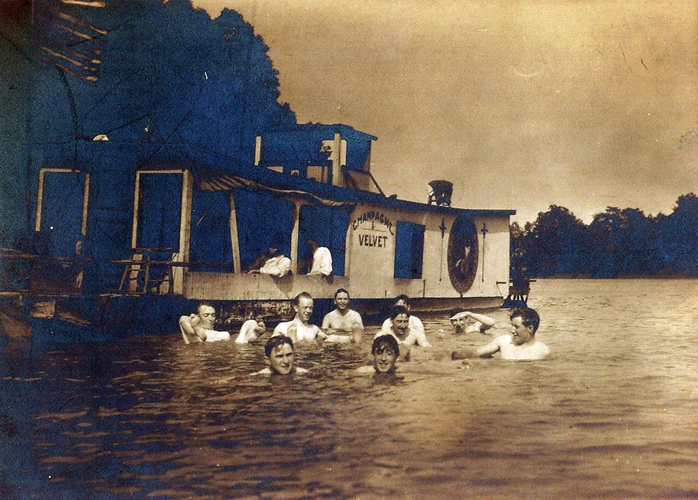 thbcbeer's tweet image. Lake days then vs now 🚤 🍻