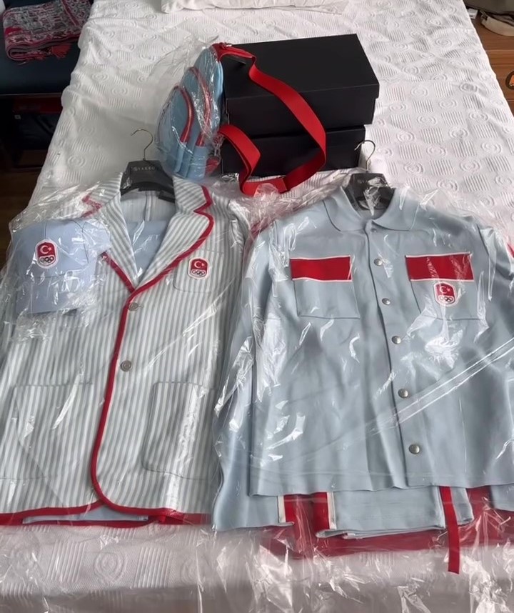 gibbybaris's tweet image. ⚡️ Olimpiyatlarda giyilecek kıyafetler kota alan sporcularımıza ulaşmaya başladı

🥊 Boksör Samet Güneş

#Paris2024