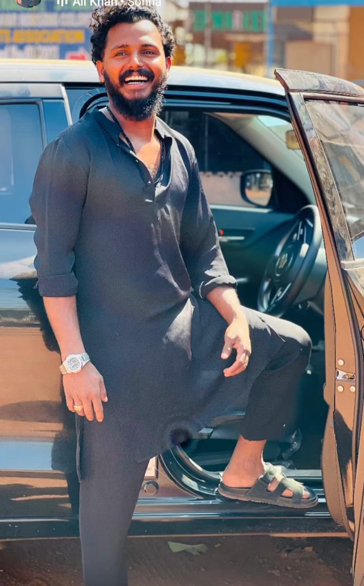 ಹಿಂದೂ ಯುವತಿಯನ್ನು ಮುಸ್ಲಿಂ ಯುವಕನ ಜೊತೆ ಪತ್ತೆ ಹಚ್ಚಿದ ಪೊಲೀಸರು.

ಮಹಮ್ಮದ್ ಅಶ್ಪಕ್ ಈಗಾಗಲೇ ಮದುವೆಯಾಗಿದ್ದು ಕಾಸರಗೋಡು ವಿದ್ಯಾನಗರ ಠಾಣೆಯಲ್ಲಿ ಇವನ ಮೇಲೆ 8 ಕ್ರಿಮಿನಲ್ ಕೇಸು ಇದೆ.

ಮಂಗಳೂರಿನ ಕಾಲೇಜಿನಲ್ಲಿ ಕಲಿಯುತ್ತಿದ್ದ ಮಗಳನ್ನು ಅಪಹರಣ ಮಾಡಿ ಮತಾಂತರ ಮಾಡಿದ್ದಾನೆ ಹುಡುಗಿಯ ತಂದೆ ಮo ಕಮೀಷನರ್ ರವರಿಗೆ ದೂರು 

#ಲವ್_ಜಿಹಾದ್_