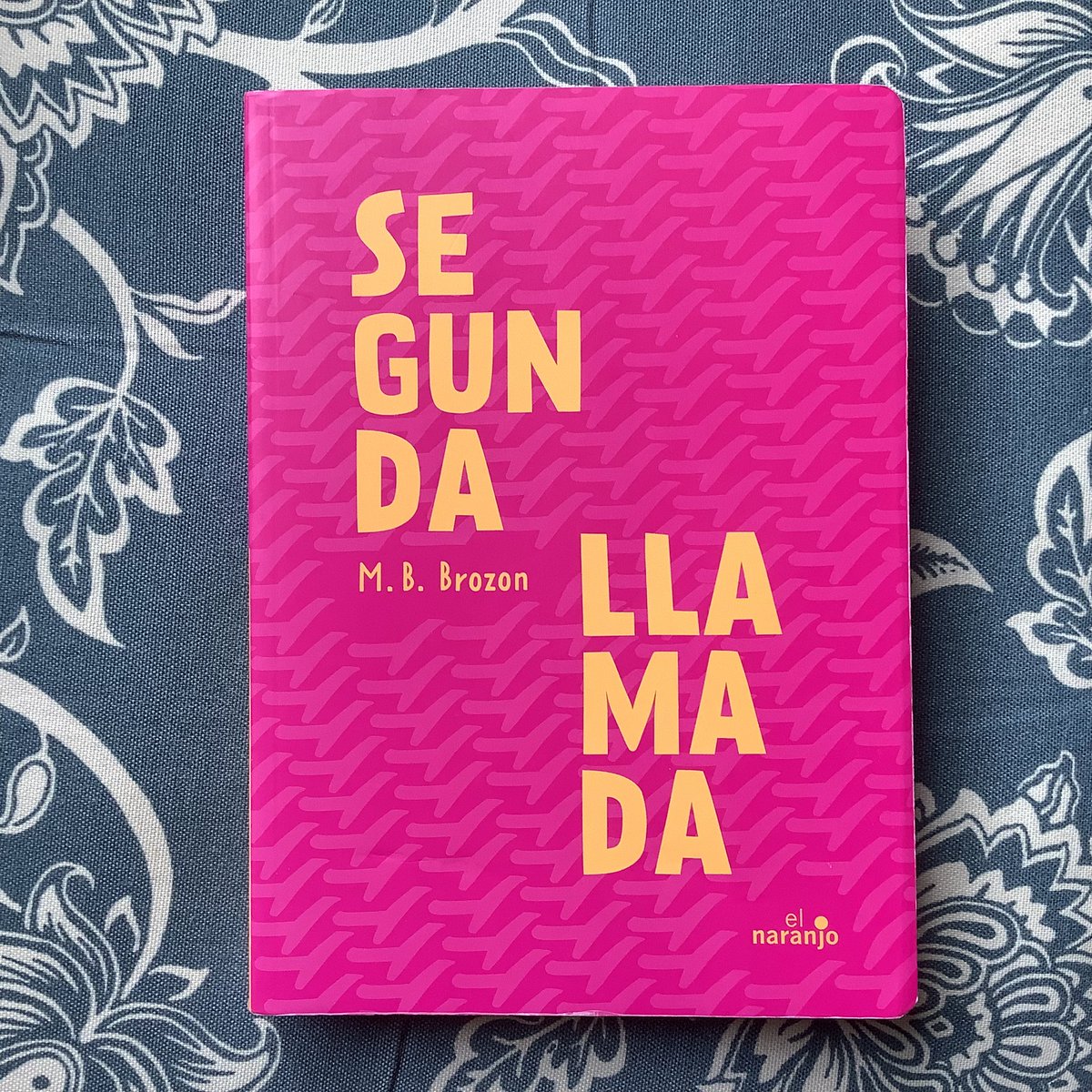 La escritora Mónica B. Brozon <a href="/mbbrozon/">Monica B. Brozon ❌</a> entrega en “Segunda llamada” una compleja historia que explora las relaciones de una familia urbana en el México de hoy. Desde Cuatrogatos les recomendamos esta estupenda propuesta para jóvenes lectores publicada por El Naranjo <a href="/el_naranjo/">Ediciones El Naranjo</a>