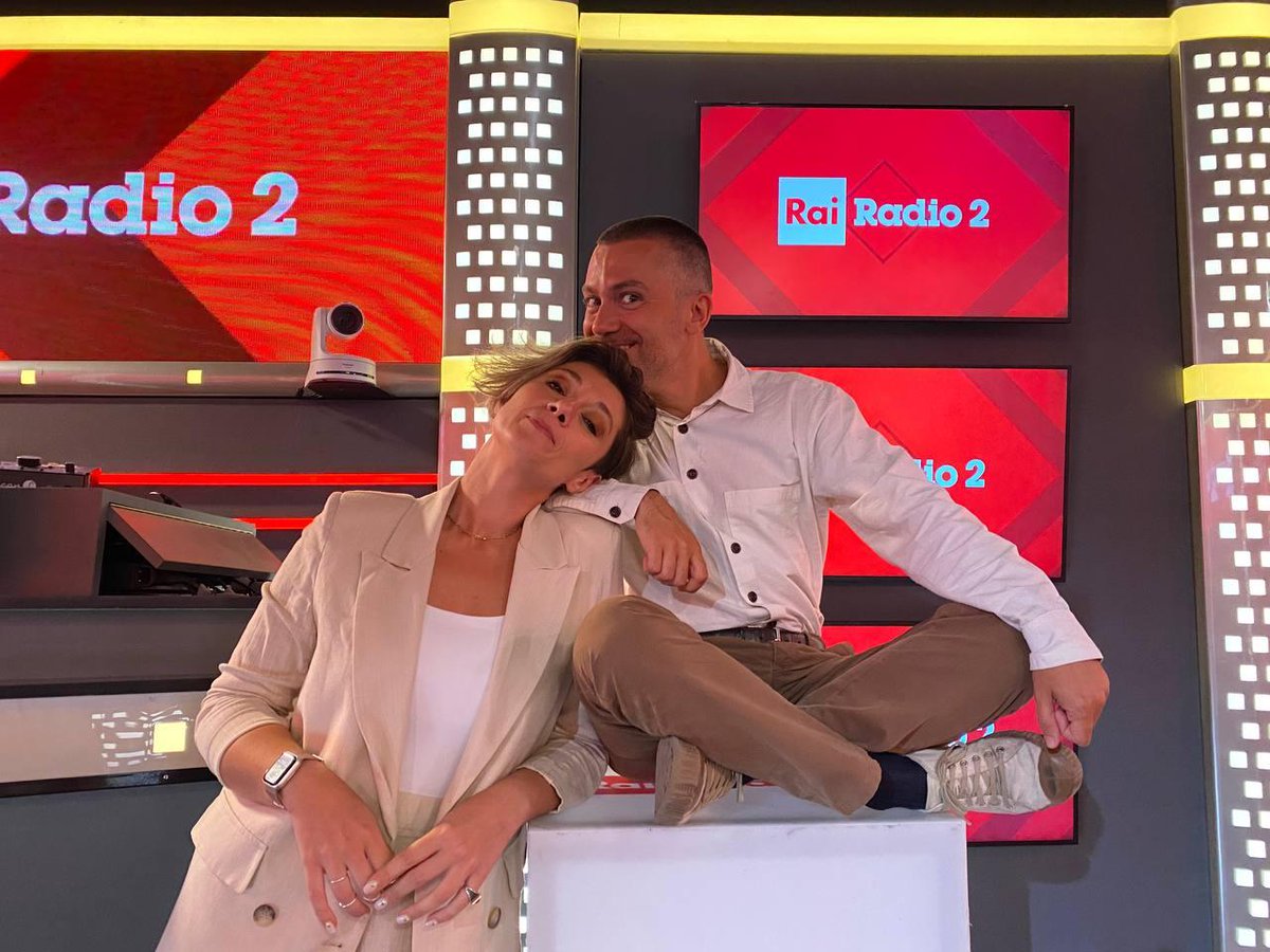 Rai Radio2 (@rairadio2) on Twitter photo Il pomeriggio è in compagnia di <a href="/Dile/">Diletta Parlangeli</a> e <a href="/saverioraimondo/">Saverio Raimondo</a> con "CaterEstate" 😎 Per scrivere in diretta 📲 3487300200
ON AIR alle 18 dal lunedì al venerdì, su #RaiRadio2, sul 202 del DTT e <a href="/RaiPlay/">RaiPlay</a> 🖥️
Riascolta su <a href="/raiplaysound/">RaiPlay Sound</a> 🎧 raiplaysound.it/programmi/cate… Il pomeriggio è in compagnia di <a href="/Dile/">Diletta Parlangeli</a> e <a href="/saverioraimondo/">Saverio Raimondo</a> con "CaterEstate" 😎 Per scrivere in diretta 📲 3487300200
ON AIR alle 18 dal lunedì al venerdì, su #RaiRadio2, sul 202 del DTT e <a href="/RaiPlay/">RaiPlay</a> 🖥️
Riascolta su <a href="/raiplaysound/">RaiPlay Sound</a> 🎧 raiplaysound.it/programmi/cate…