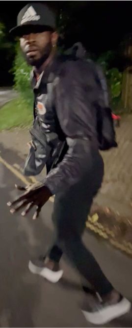 BREAKING: Police release image of the man being sought after a body in two suitcases was left at the Clifton Suspension Bridge in Bristol last night.
Latest updates here: bristolpost.co.uk/news/bristol-n…