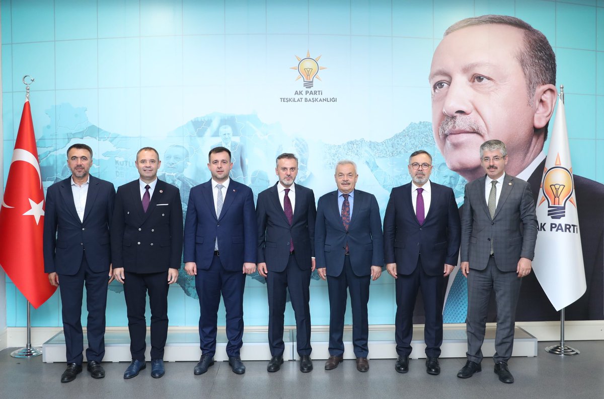 Belediye Başkanımız Derya Bulut, MHP İl Başkanımız Şaban Savaşan, İl Koordinatör Vekilimiz Şaban Çopuroğlu ile beraber;
Teşkilat Başkanımız Erkan Kandemir, Teşkilat Marmara Bölge Başkanımız Halis Dalkılıç ve Doğu Anadolu Bölge Başkanımız Mehmet Şükrü Erdinç’e teşekkür ziyaretinde