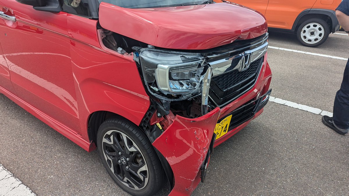 yuchi_avabel's tweet photo. ぶつけられました泣
新車なのに涙
エアバック出て、アザだらけです涙 https://t.co/rM4VfGCtH9