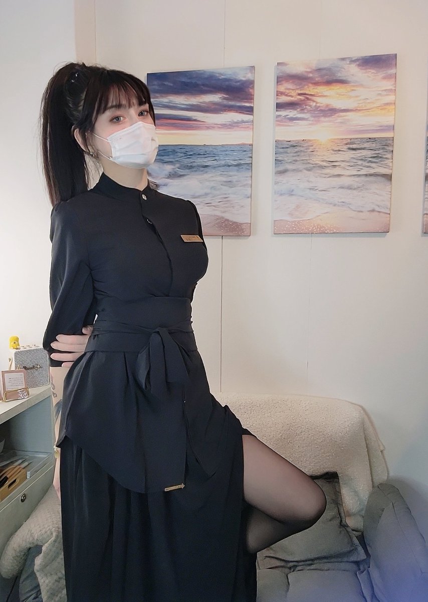 zGuro1TENOGbi1J's tweet photo. 每次在熱蠟除毛工作室
聽著爵士樂真的好舒服😆

話說同事說我穿上熱蠟制服綁馬尾
真的真的真的
很像是要打武術的人😂

希望熱蠟客人喜歡這舒服的環境

#三性 #跨性別 #熱蠟除毛 #台北 https://t.co/8nipcjzmcZ