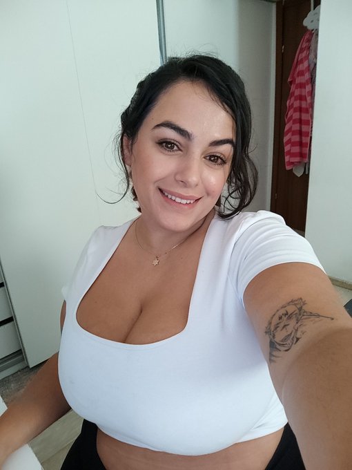 Feeling cute and a little mischievous today 😉 What's your favorite way to have fun? https://t.co/Ak4