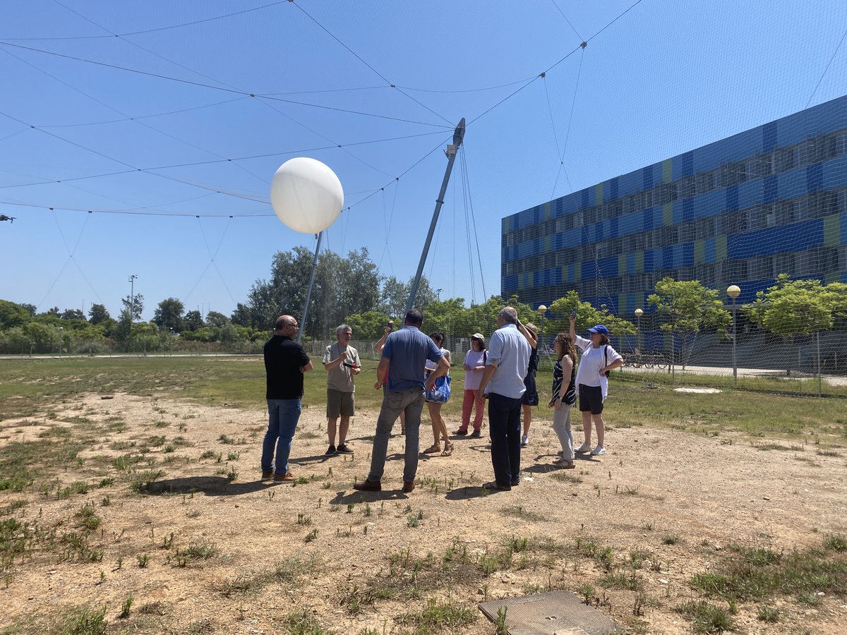 UPCLlobregat's tweet photo. #CasTECHdefels | Els grups de la #Engineering and #Science School segueixen aprenent, avui juntament amb #professorat del curs de Projectes de #CanSats Estratosfèrics.

🗓️ 4t dia de la 3a setmana #CasTECHdefels2024

Demà, últim dia amb 👪 #ciènciaenfamília sobre #IA. https://t.co/AIag8bWDlS