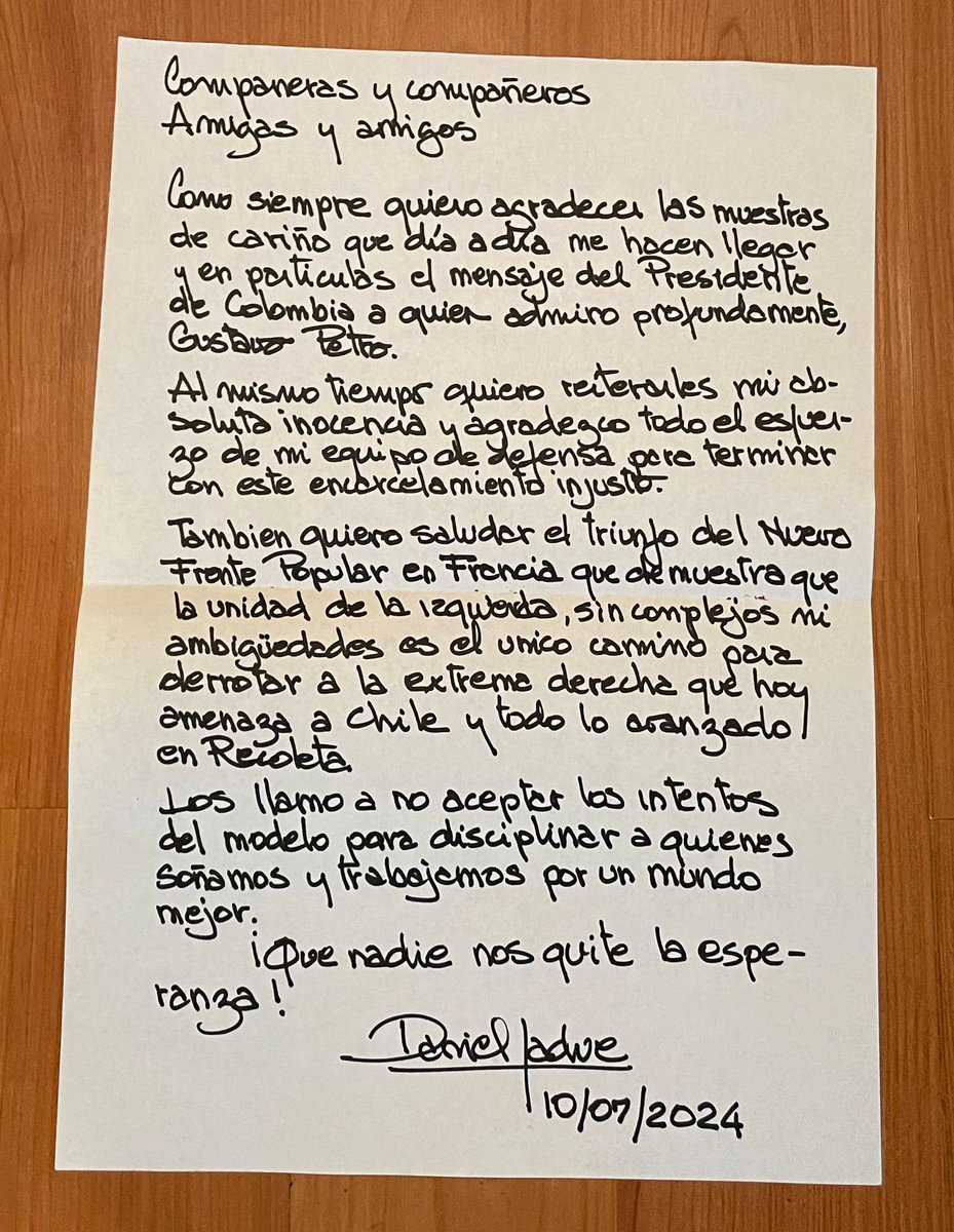 🔴 Nuevo mensaje del compañero Daniel Jadue!
"Les llamo a no aceptar los intentos del modelo para disciplinar a quienes soñamos y trabajamos por un mundo mejor" #JadueLibre