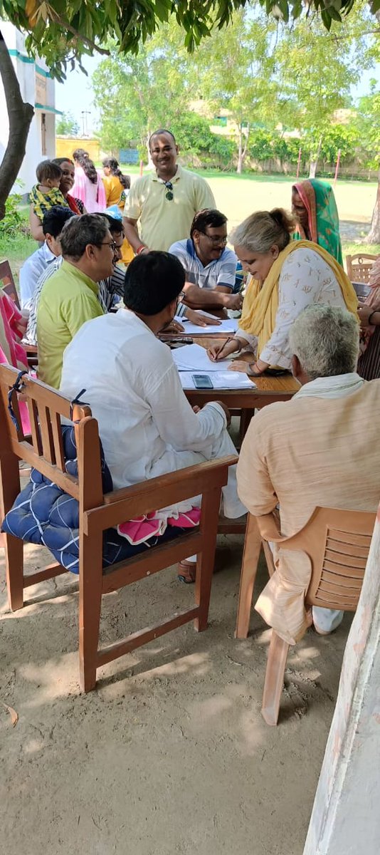 आज उ0प्र0 प्राथमिक शिक्षक संघ के नेतृत्व में BRC तेजवापुर पर डिजिटल उपस्थिति के विरोध में शिक्षको का उमड़ा हुजूम।
शिक्षको द्वारा डिजिटल उपस्थिति की व्यवस्था पर असहमति पत्र जा रहा भरा।
उपस्थित सभी शिक्षक डिजिटल व्यवस्था से असहमत।
<a href="/DrDCSHARMAUPPSS/">Dr Dinesh Chandra Sharma</a>
<a href="/UPPSS1921/">UPPSS(उ०प्र०प्राथमिक शिक्षक संघ)</a> 
<a href="/AnandTr81592194/">ANAND KUMAR TRIPATHI UPPSS</a>