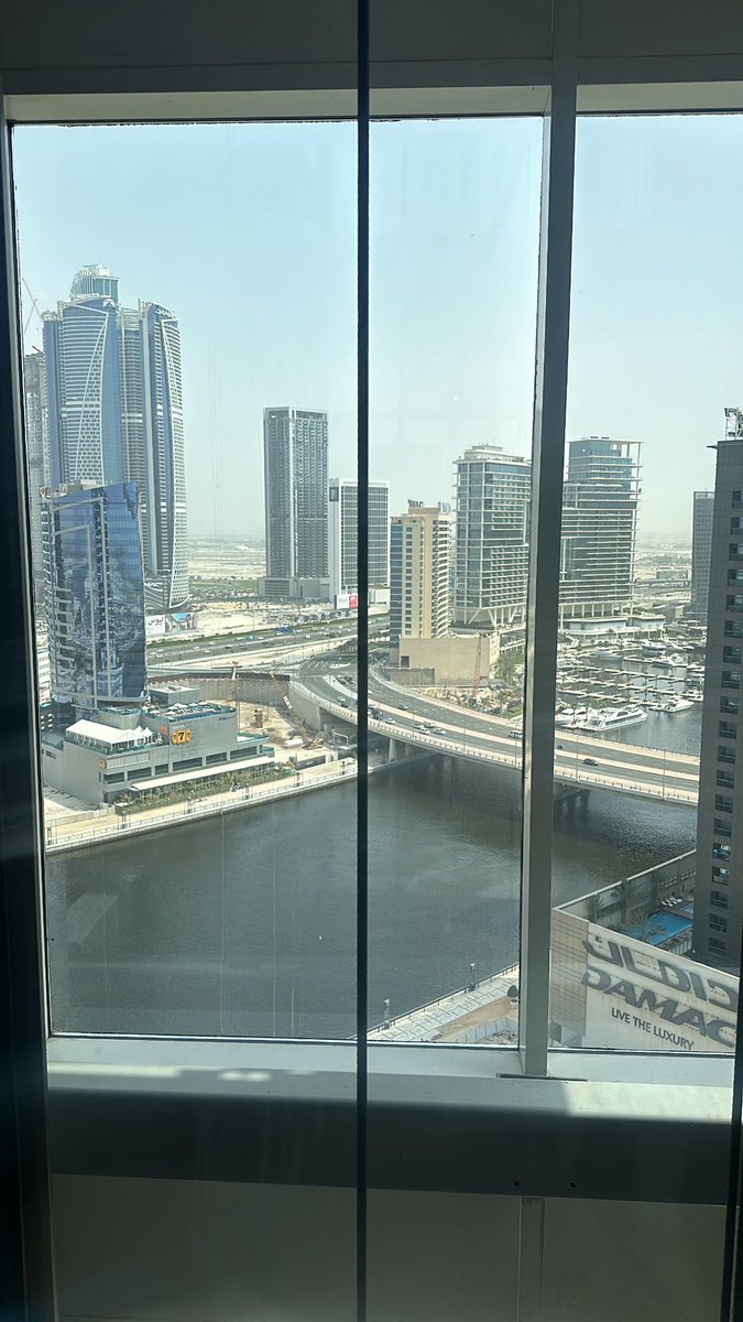 ti_invv's tweet photo. دبي🤍🤍 https://t.co/EvcKthnn7W