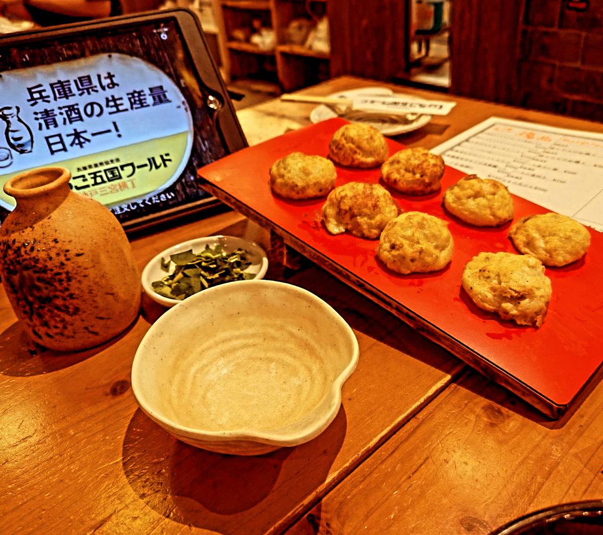 silkorz's tweet photo. ひょうご五国ワールド神戸三宮横丁で、兵庫県のご当地グルメを堪能中です🥰

【期間限定】
．神戸牛のステーキ
【明石ニューワールド】
．明石玉子焼
【郷土大衆居酒屋金八】
．ぼっかけすじ煮込み
【絶品一押し商品】
．活あわびのお造り
【丹波めし処よね屋】
．六甲みそ漁師汁 https://t.co/lRyuPbd3tk