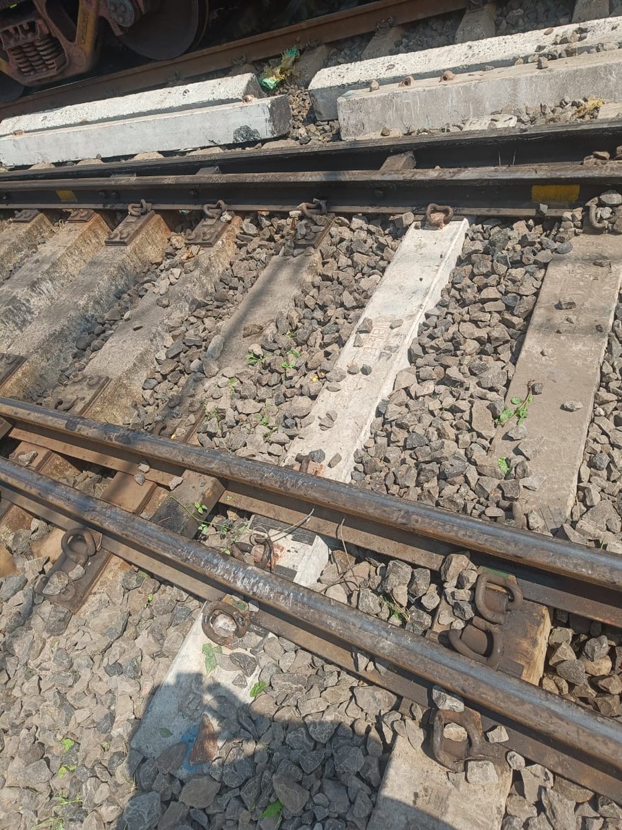 dcm_sr_Bhusawal's tweet photo. BSL Division prioritizes safety & stability!
Ongoing sleeper replacement work at Point no. 1621A, 1626B, and 1605 in BSL yard ensures secure & smooth train operations.
Critical maintenance for a safer rail system!
#BSLDivision #RailSafety https://t.co/bGi3bXIafw