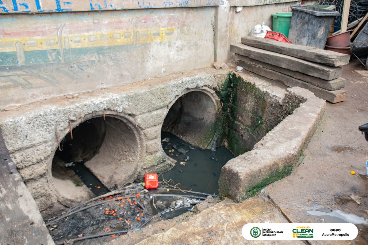 AccraMetropolis's tweet photo. #HomowoCleanUp Day 4: AMA shuts down public toilet at Graphic Road for channelling human waste into drains
The @AccraMetropolis has disconnected illegal sewer lines and shut down a public toilet at Graphic Road...https://t.co/HeaNhPDSgC https://t.co/o8pjGGP2Fh