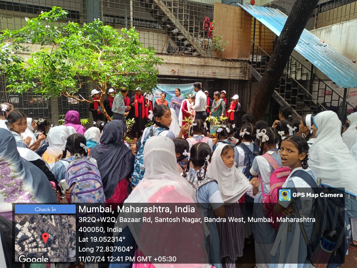 SlcMaharashtra's tweet photo. As part of Swachhata Pakhwada 2024, SLC Maharashtra has conducted Awareness talk, Essay, Slogan, Poem &amp; Drawing Competition, Distribution of Hygiene Kit &amp; Dustbins at Anjuman-i-Islam’s Dr MIJ School &amp; Jr College, Bandra West. #BPCL #swachhatapakhwada2024 #swachhhatapakwada https://t.co/z8syyUxhNl