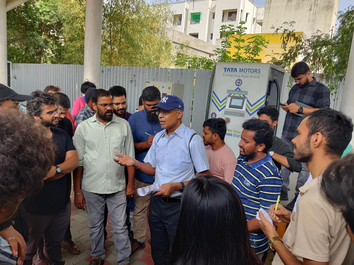 PmanifoldA's tweet photo. Our recent industry visit to NMC Nagpur was an enriching experience, giving our learners an in-depth look at the world of electric buses and sustainable transportation.
#IndustryVisit #EMobility #ElectricBuses #SustainableTransport #EVTechnology #PracticalLearning #InnovationInEV https://t.co/1ZUs2Qf78E