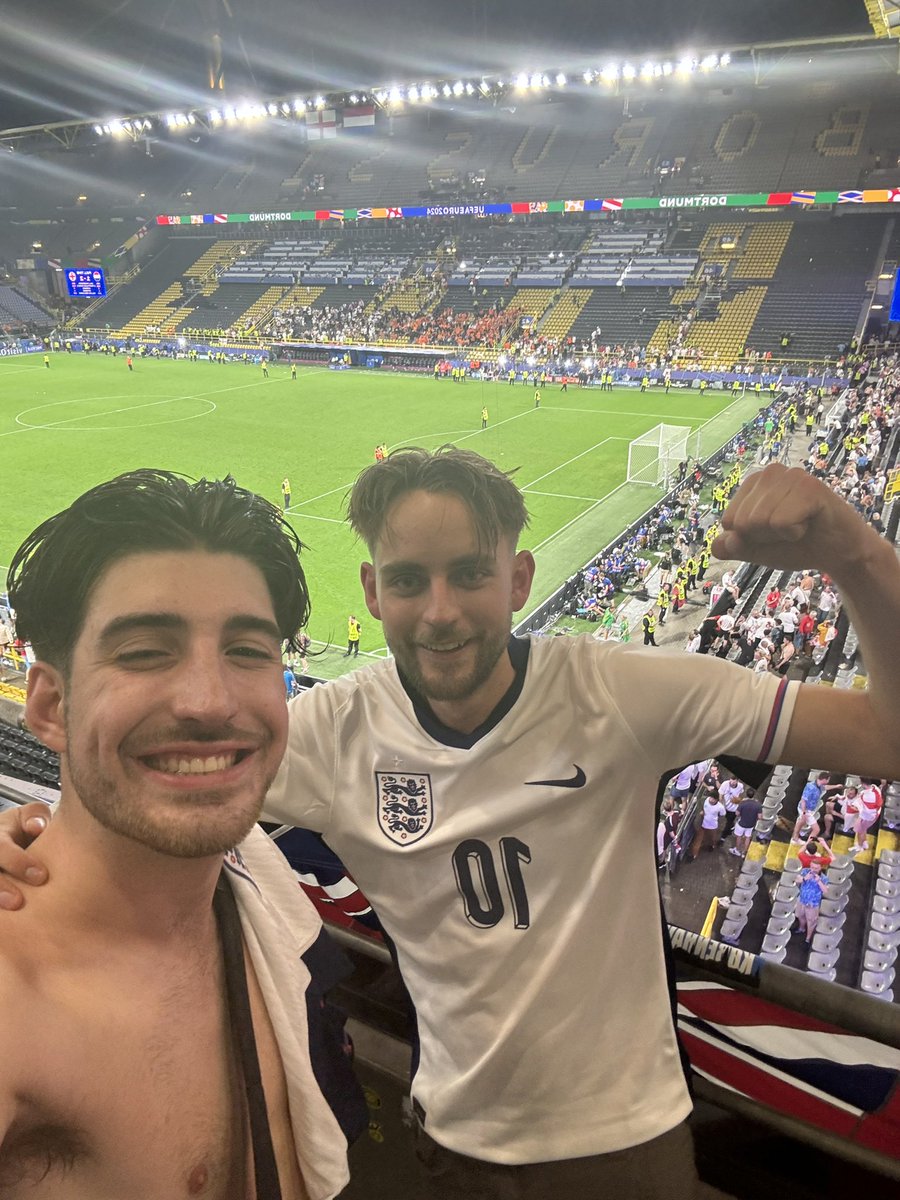 oliwoolley's tweet photo. Doesn’t get much better than that. We’re on our wayyy 🍻🍻 https://t.co/Pi0e7OsXoh