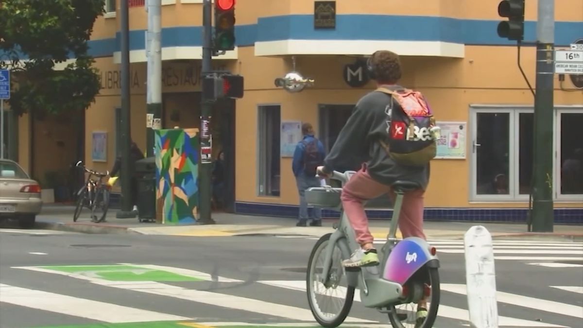 abc7newsbayarea's tweet image. As San Francisco is getting closer to finalizing a citywide bicycle network, North Beach merchants are already concerned about how it would work - particularly the removal of parking spaces which can jeopardize their businesses. abc7ne.ws/3WfdcV0