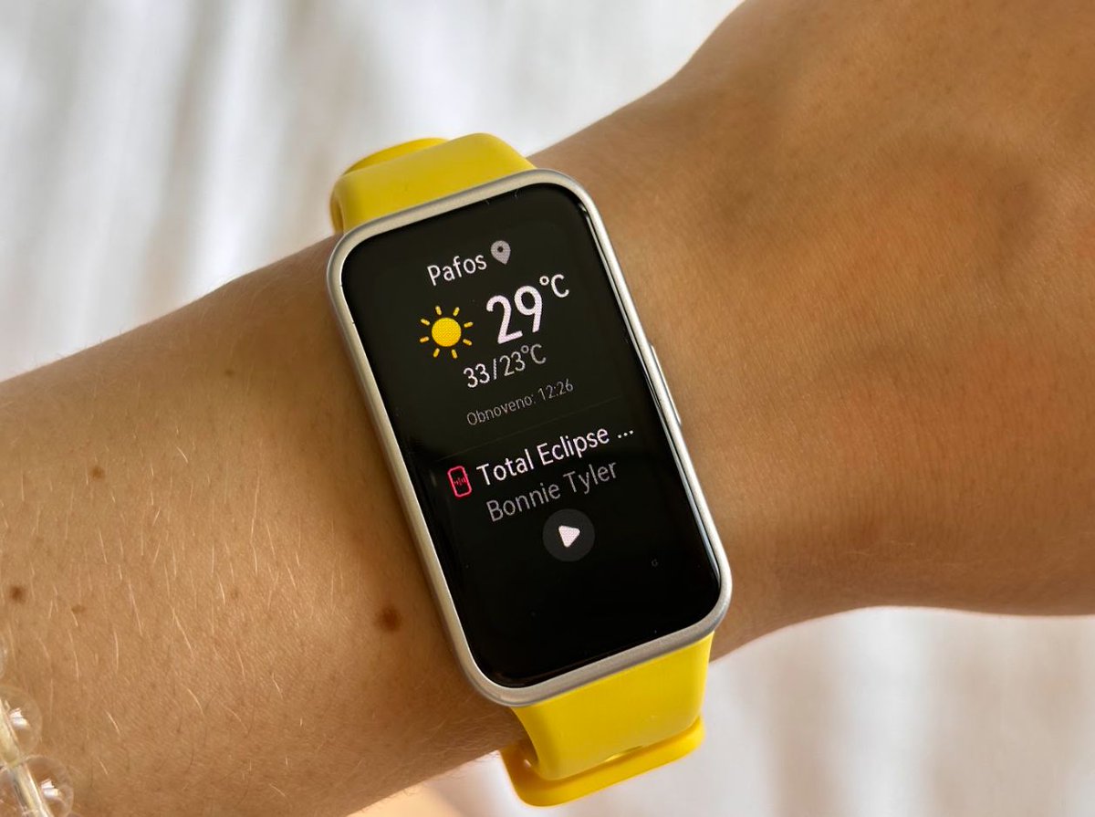 ITmixCZ's tweet photo. Huawei Band 9 🏅 přichází jako šikovný pomocník pro zdravý životní styl.

🤸‍♀️ Fitness náramek s AMOLED displejem a funkcí Always On Display nabízí dlouhou výdrž baterie, pokročilé sportovní ukazatele, ovládání fotoaparátu 🤳 a hudby.

Více detailů ➡️ 
https://t.co/wOW2Mi2FEj https://t.co/cZr5M8hdjD