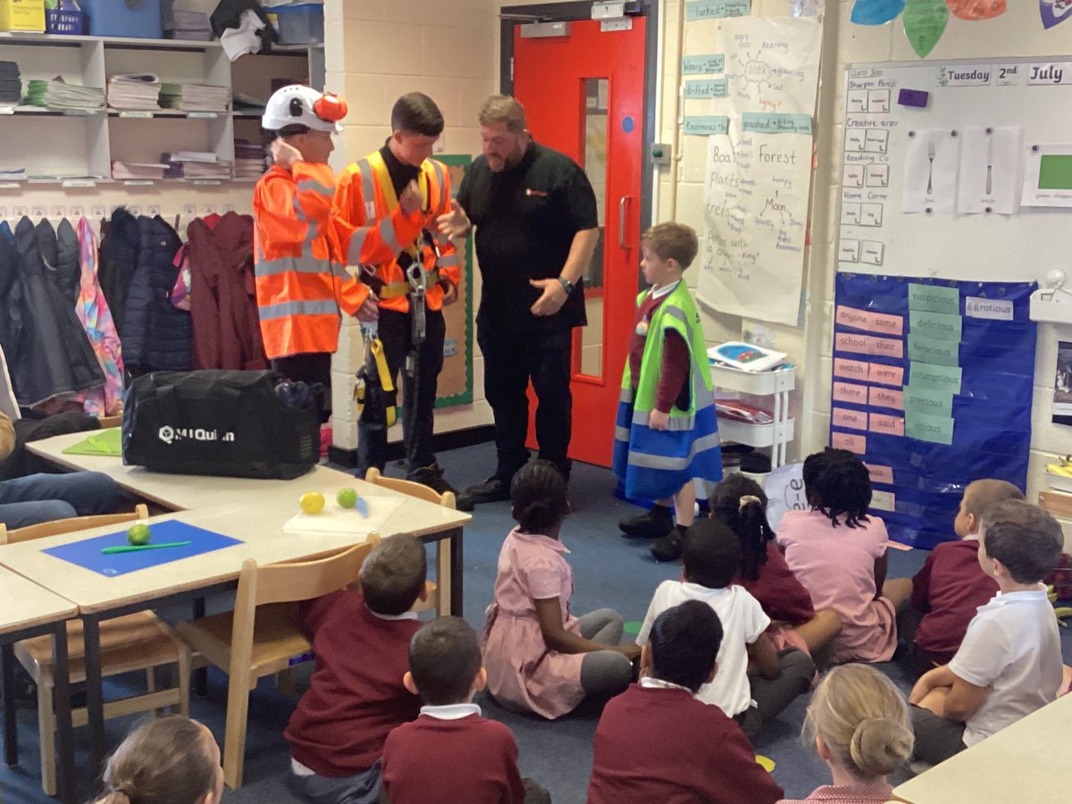 Miss Hopkins tweet media