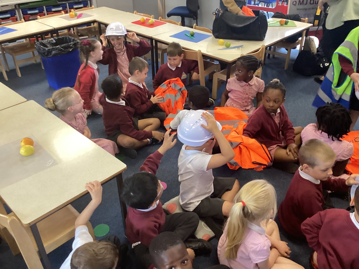 Miss Hopkins tweet media