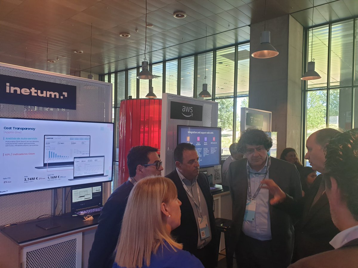 inetum_es's tweet photo. En el #ThinkMadrid recibimos la visita institucional de @MLopezValverde, consejero de Digitalización de la @ComunidadMadrid, acompañado de @joseteraposo.
Presentamos nuestras soluciones de gestión financiera de TI basadas en Apptio.
@IBM_ES
#InetumWay https://t.co/kbiIh7jTpk