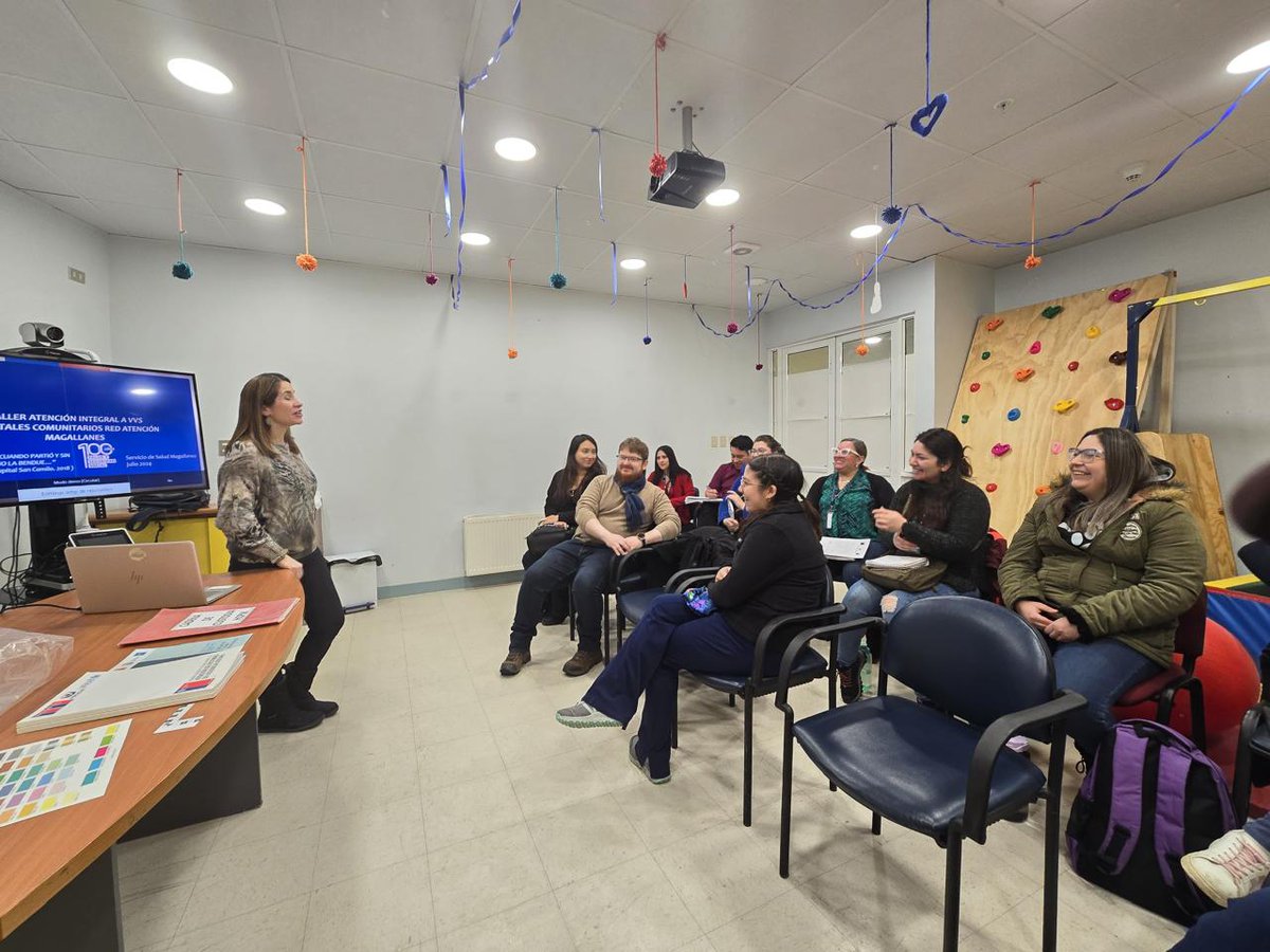 SaludMagallanes's tweet photo. 🔴#ServicioEnTerreno Buenos días #Magallanes, iniciamos jornada destacando visita de acompañamiento al 🏥 Cristina Calderón #PuertoWilliams,por parte de profesionales @SaludMagallanes y @HCMagallanes, a fin de  capacitar a funcionarios/as en habilitación #GES86 @ministeriosalud https://t.co/lLflqMN1LV