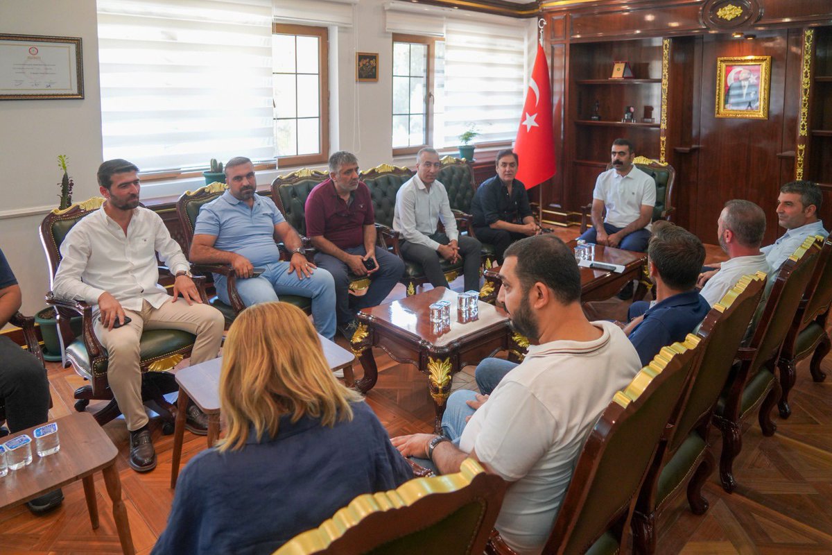 dimderorg's tweet photo. DİMDER olarak, Diyarbakır Büyükşehir Belediyesi Eşbaşkanı Sayın Doğan Hatun’u makamında ziyaret ettik. Bu ziyarette, şehrimizin ve bölgemizin gelişimine katkı sağlayacak projeler üzerine verimli bir görüşme gerçekleştirdik. https://t.co/hoG1SOXWz7