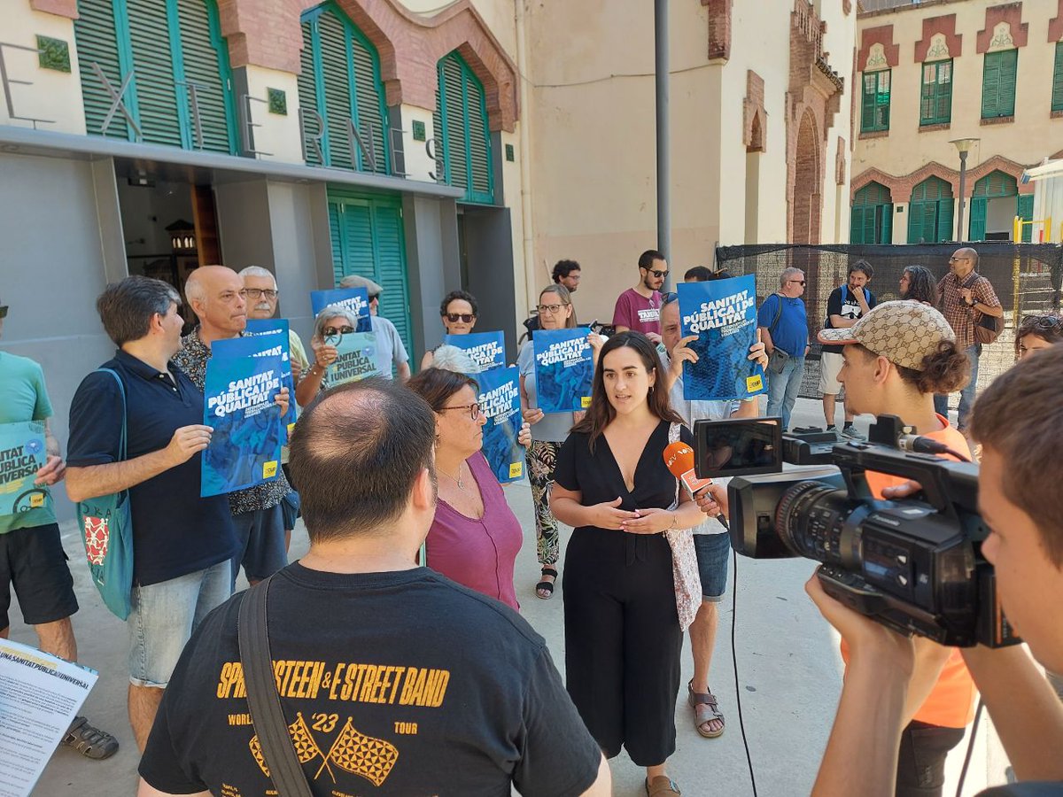 CUPGranollers's tweet photo. Defensem una sanitat 100% pública i de qualitat!

Aquest dijous hem estat a l'Hospital de Granollers denunciant el desmantellament i privatització de serveis

Urgeix internalitzar per a millors condicions d'atenció a la ciutadania i garantir drets de salut, socials i lingüístics https://t.co/OCNHKqY1Vg