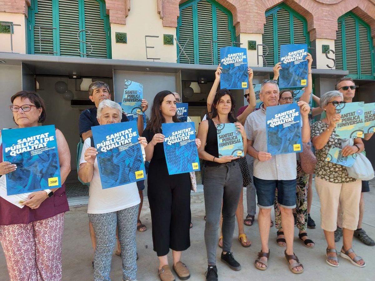 CUPGranollers's tweet photo. Defensem una sanitat 100% pública i de qualitat!

Aquest dijous hem estat a l'Hospital de Granollers denunciant el desmantellament i privatització de serveis

Urgeix internalitzar per a millors condicions d'atenció a la ciutadania i garantir drets de salut, socials i lingüístics https://t.co/OCNHKqY1Vg
