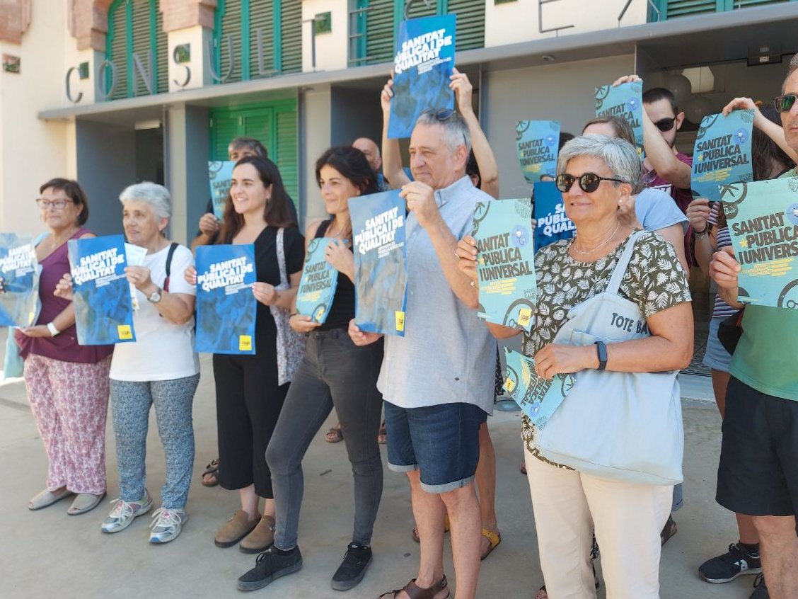 CUPGranollers's tweet photo. Defensem una sanitat 100% pública i de qualitat!

Aquest dijous hem estat a l'Hospital de Granollers denunciant el desmantellament i privatització de serveis

Urgeix internalitzar per a millors condicions d'atenció a la ciutadania i garantir drets de salut, socials i lingüístics https://t.co/OCNHKqY1Vg