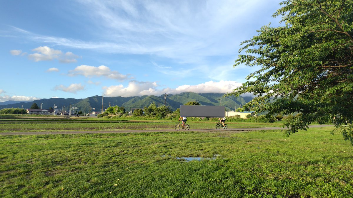 otukisama_'s tweet photo. 夏の少年達
と言いたくなる　爽やかな雨上がりの夕暮れでした

磐梯山　(の裾野)

(この修正なければ素敵なんだけどな.....) https://t.co/sinbJmgreu