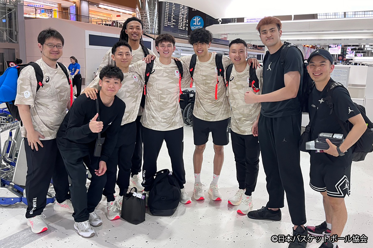 JAPAN_JBA's tweet photo. #AkatsukiJapan
男女日本代表が揃って、パリ2024オリンピックへ出発✈️

▼男子サイト
https://t.co/c3yaHT4Y5T

▼女子サイト
https://t.co/4SCeny2RZT

#日本一丸 #バスケで日本を元気に #バスケ https://t.co/UJLlmm6G4B