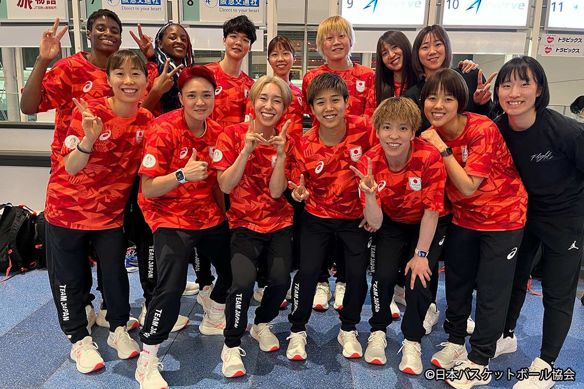 JAPAN_JBA's tweet photo. #AkatsukiJapan
男女日本代表が揃って、パリ2024オリンピックへ出発✈️

▼男子サイト
https://t.co/c3yaHT4Y5T

▼女子サイト
https://t.co/4SCeny2RZT

#日本一丸 #バスケで日本を元気に #バスケ https://t.co/UJLlmm6G4B