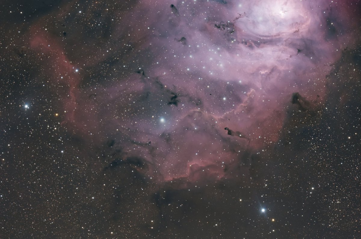 quarkmarc's tweet image. This may be one of my cleanest deep-space photos yet! Pinch to zoom, inspect each detail, and imagine the electric and sparkling waves of the Lagoon Nebula washing all over you. #astronomy @starfront_observatories #astrophotograhy