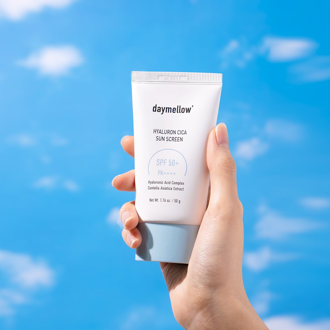 daymellow_jp's tweet photo. #Daymellow New item‼

ヒアルロン酸×シカ サンスクリーン🌞
SPF50+ PA++++

💧 7種のヒアルロン酸で
しっかり潤いチャージ

🍃ツボクサエキス配合で
紫外線ダメージから肌を保護！

#DAYMELLOW #デイメロウ https://t.co/jZJ2adSWLC