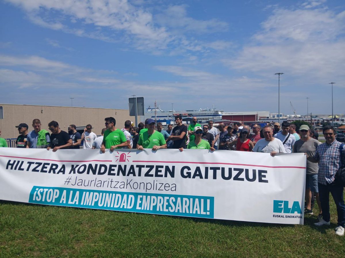 ELAEzkerKadagua's tweet photo. 🚨#HaizeaWind enpresak (#Zierbena) langileen bizitzak arriskuan jartzen jarraitzen du🚨
🔴Noiz arte??
🚨 La empresa #HaizeaWind de #Zierbena sigue poniendo en riesgo la vida de las personas🚨
🔴¿Hasta cuándo?
#StopImpunidadEmpresarial #HiltzeraKondenatzenGaituzue https://t.co/BeI6Uwdd98
