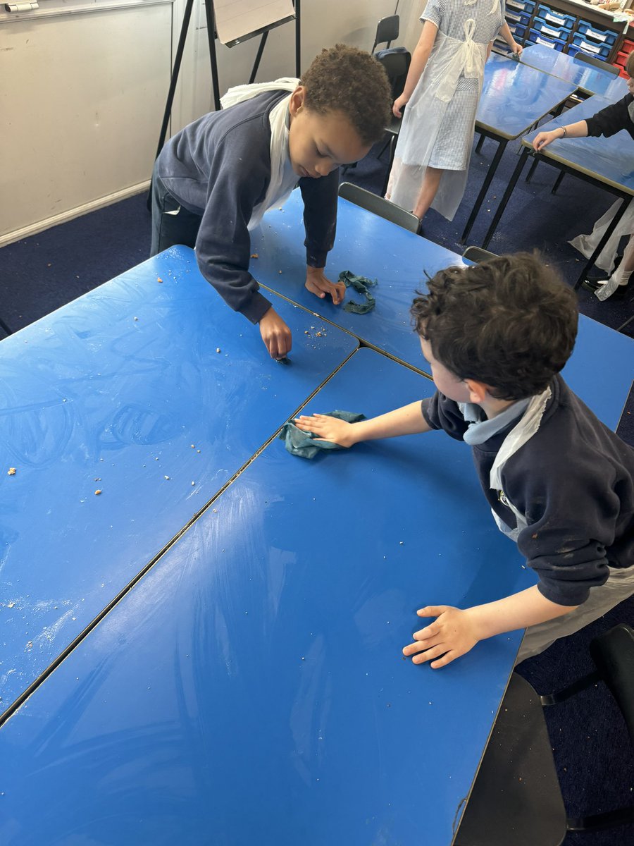 CCCRPrimary's tweet photo. The vegetables are roasting, Year 1 are cleaning! We can’t wait to taste our homemade dips and dippers this afternoon! #cccrDT https://t.co/yCk7U78yhc