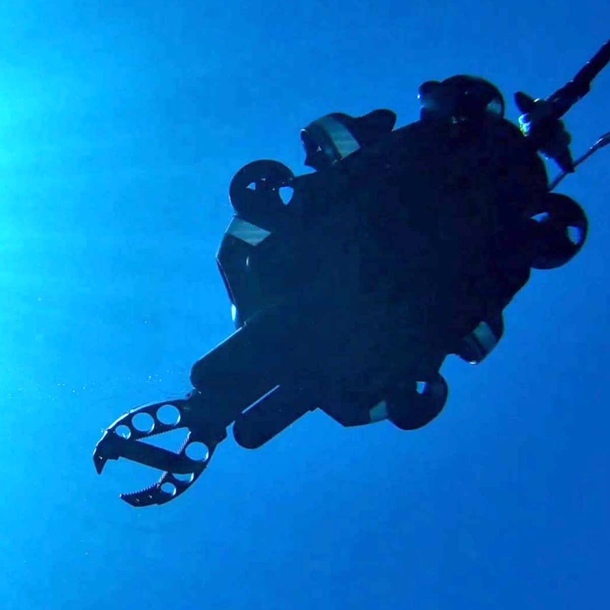 QyseaFifish's tweet photo. Operating in perfect tandem with intuitive controls, the FIFISH AI ROVs explore the crystal-clear waters of Lake Crescent, uncovering underwater wonders and discoveries. A huge thank you to our partner Steve for the stunning capture!

#FIFISHROV #LakeCrescent https://t.co/SHzrnruSlL