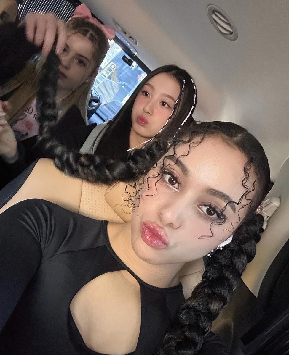 savannasgf's tweet photo. DAY 11 : favorite savanna selca/photo
She's so pretty, I love her sm 😭 😭 😭 😭
#Countdownto18 #MonthofSavanna #SavannaCollins #VCHA https://t.co/1rqxMt7gIS