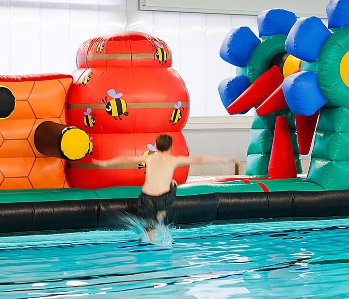 sportcomcic's tweet image. 🏊‍♂️💦 For National Swimming Pool Day we'd like to celebrate one of our close pool partners @kidsgrovesport. Check out their incredible swimming pool, inflatable swims, or family float sessions! Go to --&amp;gt; kidsgrovesportscentre.co.uk 🏖️🌊 #NationalSwimmingPoolDay #PoolFun #SummerVibes