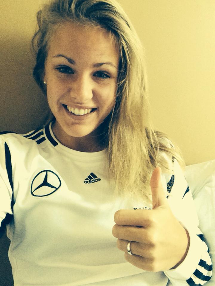 GermanLadies's tweet photo. Lena Petermann, danke für den Support!

Macht mit Ladies!   #euro2024 #em2024 

#germangirl #deutsche #girls #prettygirls #ladies #girl #mädel #mädels #fangirl #fangirls
#fussball #dfb #dfbteam #diemannschaft #trikot #fußball  #fussballtrikot
#schland  #schwarzrotgold #german #de https://t.co/ygd7KdflPh