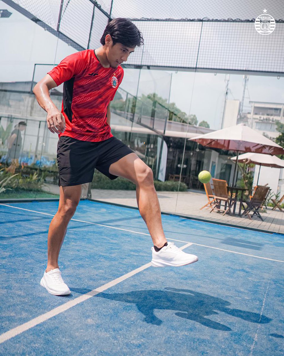 Persija_Jkt's tweet photo. Hanif Sjahbandi resmi memperpanjang kontrak selama satu tahun bersama Persija dengan opsi perpanjangan. Ia akan menyusul rekan-rekannya yang sudah lebih dulu berlatih di Training Ground Persija, Bojongsari.

“Perpanjangan kontrak ini adalah bentuk tanggung jawab saya untuk target yang harus dicapai,” kata Hanif.

Berita selengkapnya di situs resmi Persija.

#Persija