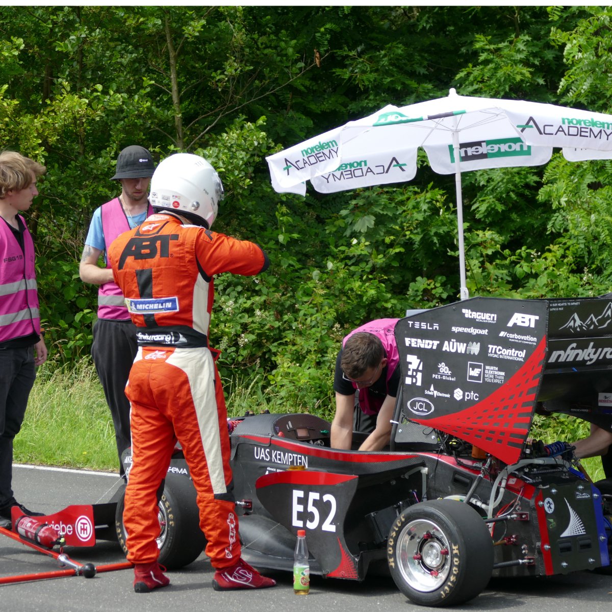 norelemuk's tweet image. 🏁✨ The fourth VDI Racing Camp powered by norelem was a complete success! A weekend full of technology, teamwork, and the pursuit of perfection. Thanks to all participants and organisers for this inspiring event! 🏎️🚀 #VDIRacingCamp #FormulaStudent #norelem