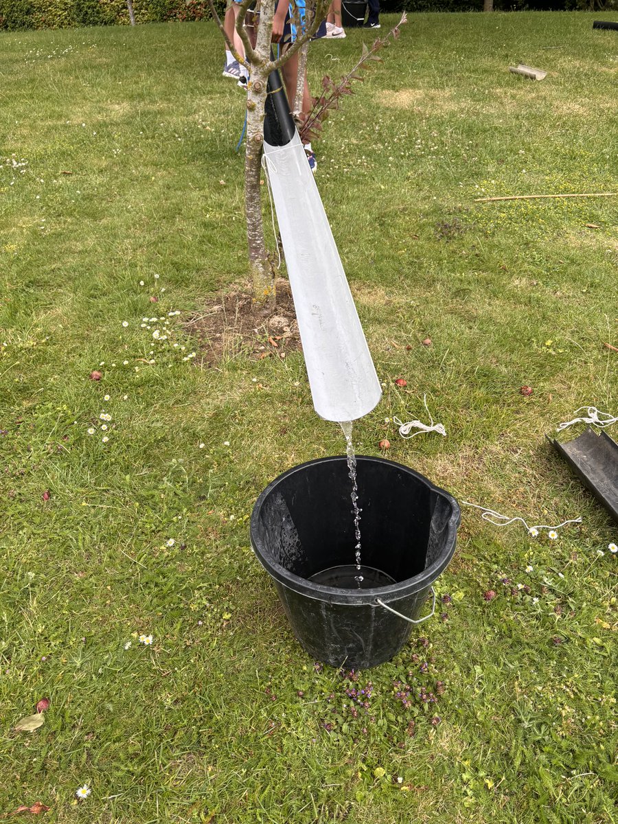langsnhs's tweet photo. Year 7 #Latin putting theory into action with aquaducts , gradient, gravity and arch support…a closely fought contest! #learningoutside #creativity #collaboration #fun https://t.co/U4FJ9YH9QO